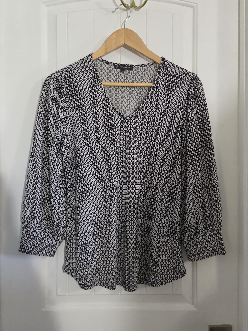 Adrianna Papell Black White Micro Floral V-Neck Blouse Size Small - Picture 2 of 7
